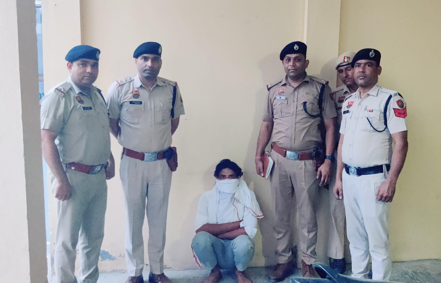 2 साल से फरार 10 हजार रुपये के इनामी बदमाश को एएसआई सुबे सिंह प्रभारी चौकी जयसिंहपुर, थाना सदर नूंह पुलिस ने किया गिरफ्तार