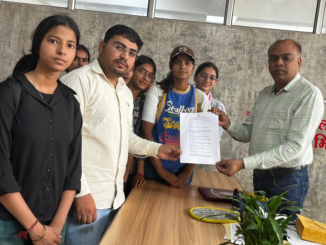 CBLU में बवाल: परीक्षा शाखा पर NSUI का हल्ला, फीस वृद्धि और रिजल्ट देरी पर आंदोलन की चेतावनी