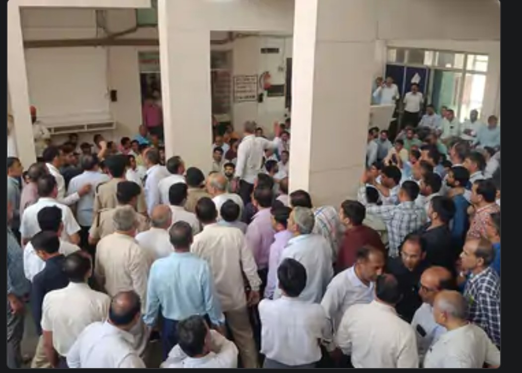 हरियाणा विद्यालय शिक्षा बोर्ड में भारी बवाल: रिकॉर्ड मिटाने की कोशिश पर भड़के कर्मचारी