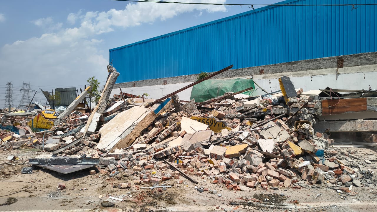 3 करोड़ की जमीन पर कब्जा, अवैध बोरवेल से पानी का खेल गुरुग्राम पुलिस का बुलडोजर चला, माफिया का ऑफिस जमींदोज!