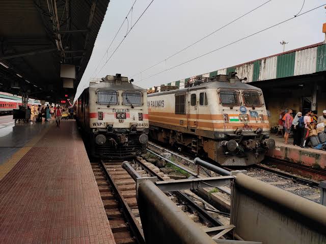 बेहरमपुर में फलकनुमा एक्सप्रेस से 34 छात्रों को बचाया गया, दो हिरासत में; मानव तस्करी एंगल की जांच