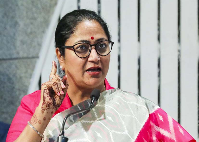 AAP में टूट पर सीएम रेखा गुप्ता का हमला, बोलीं- ‘इंकलाब से शुरू हुई पार्टी अब अलगाव की ओर’