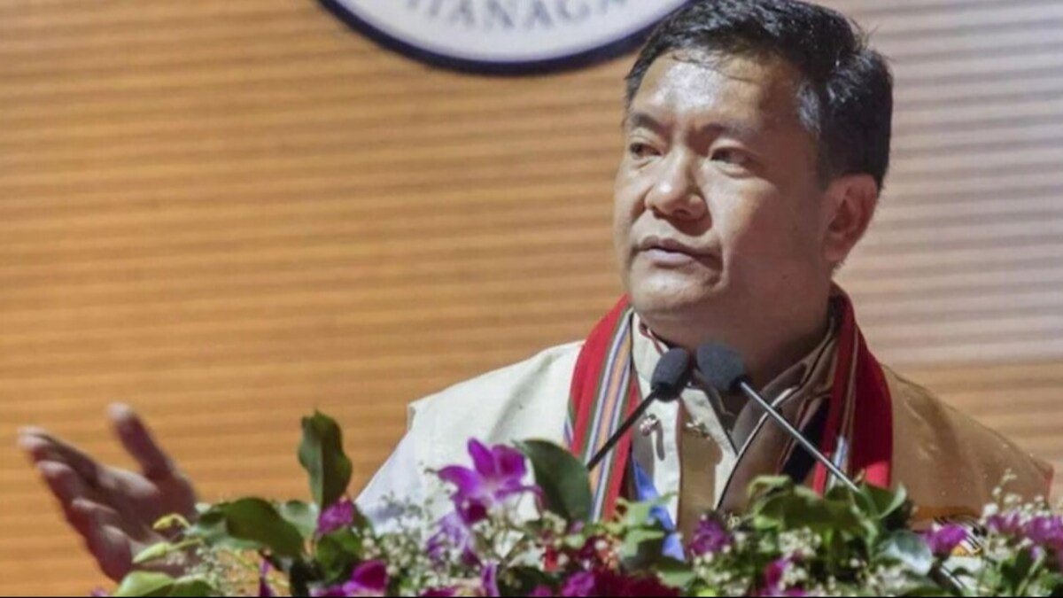 अरुणाचल के सीएम पेमा खांडू की मुश्किलें बढ़ीं, रिश्तेदारों को ठेके मिलने के मामले में SC ने दिए CBI जांच के आदेश