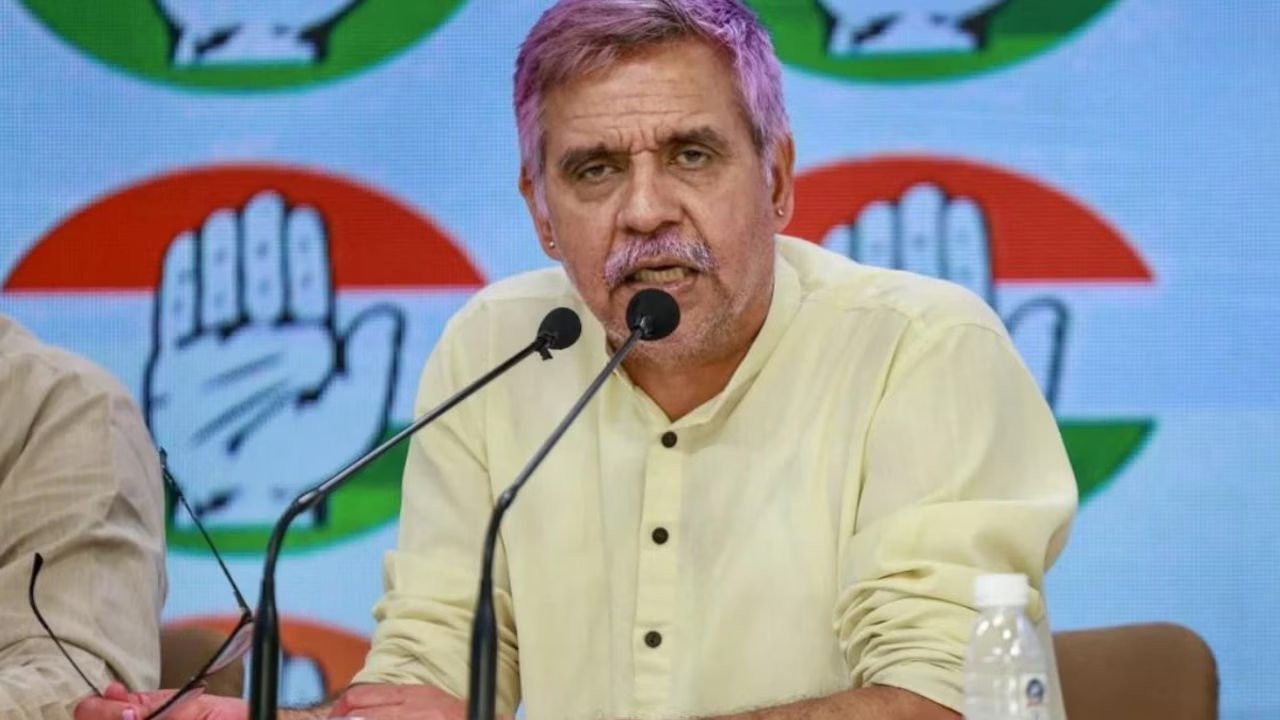 पेन ड्राइव से छेड़छाड़ कर सकती है असम पुलिस… पवन खेड़ा के घर पर छापेमारी से बिफरे संदीप दीक्षित