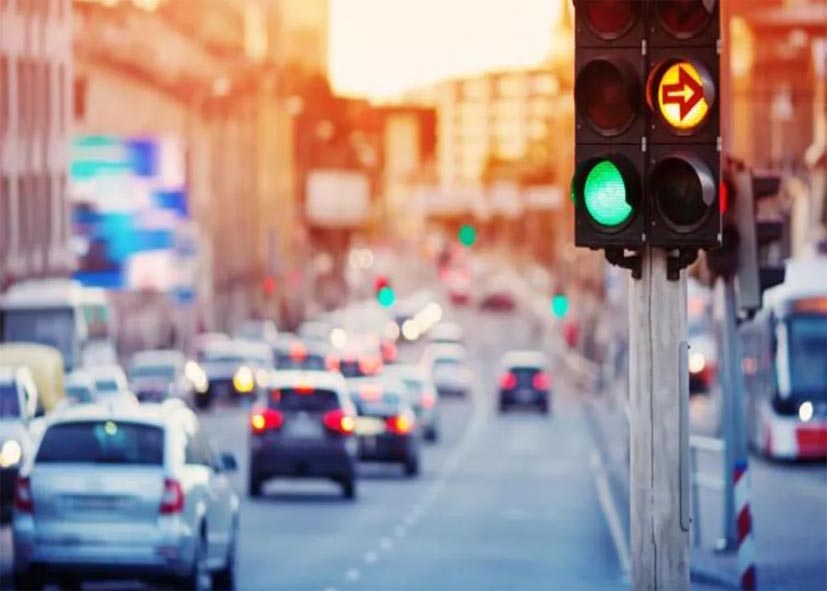 दिल्ली में खत्म होगा ‘रेड सिग्नल’ का लंबा इंतजार, ट्रैफिक दबाव के अनुसार अपने आप बदलेंगे सिग्नल, MHA ने दी मंजूरी