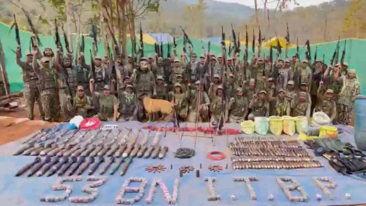 विशेष: माओवादी ताकत की पहचान थे हथियार, अब वही खात्मे के बन रहे हैं सबूत, बस्तर में लाल नेटवर्क की टूटने लगी कमर…