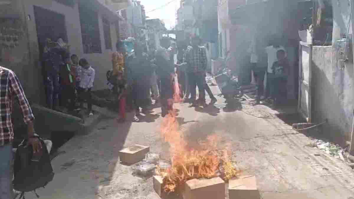 स्मार्ट मीटर लगाने गई टीम पर हमला: 13 मीटर जलाए, भाजपा पार्षद प्रतिनिधि पर मामला दर्ज