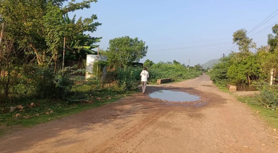 बामनवास मेगा हाईवे: 3 साल से अधूरा काम, धूल फांक रहे राहगीर; जानें क्यों रुका है 100 करोड़ का प्रोजेक्ट