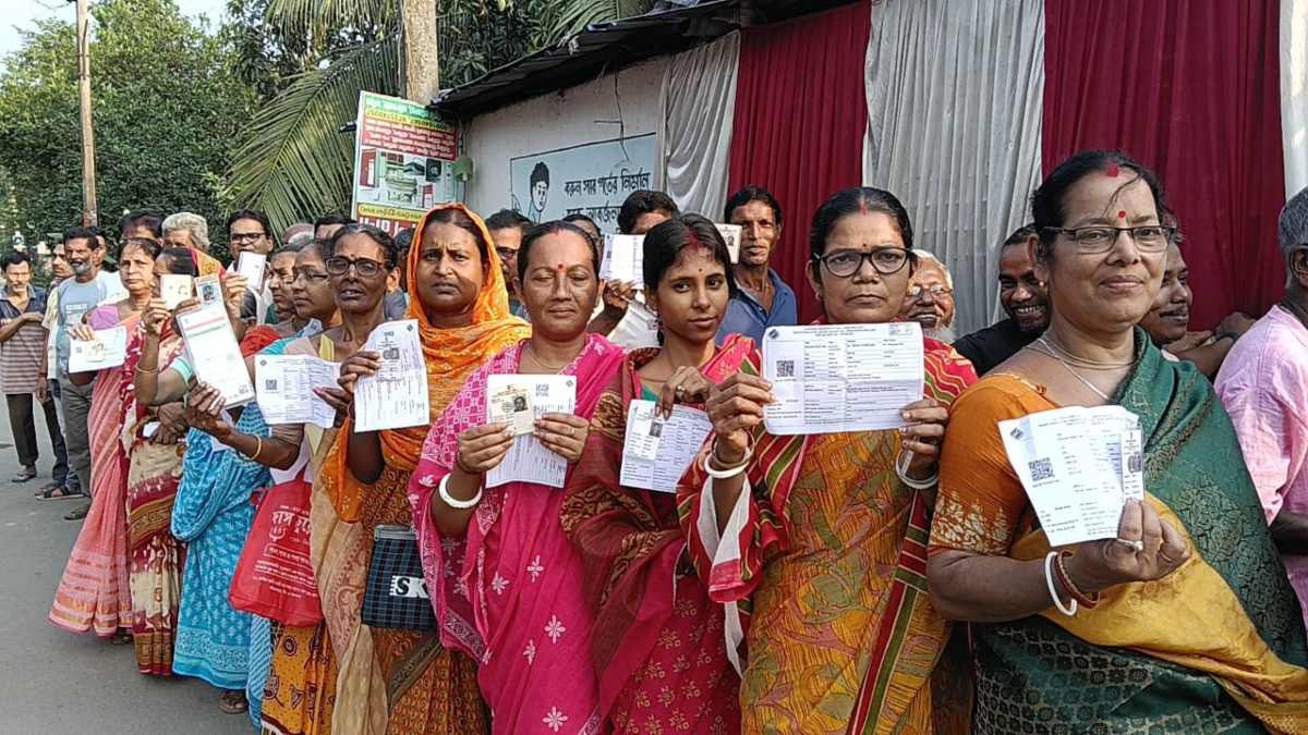 Bengal Election phase 2 Voting LIVE: बंगाल चुनाव में दूसरे चरण की वोटिंग शुरू, दूसरे फेज में ममता-शुभेंदु की साख दांव पर, PM मोदी ने की ये अपील