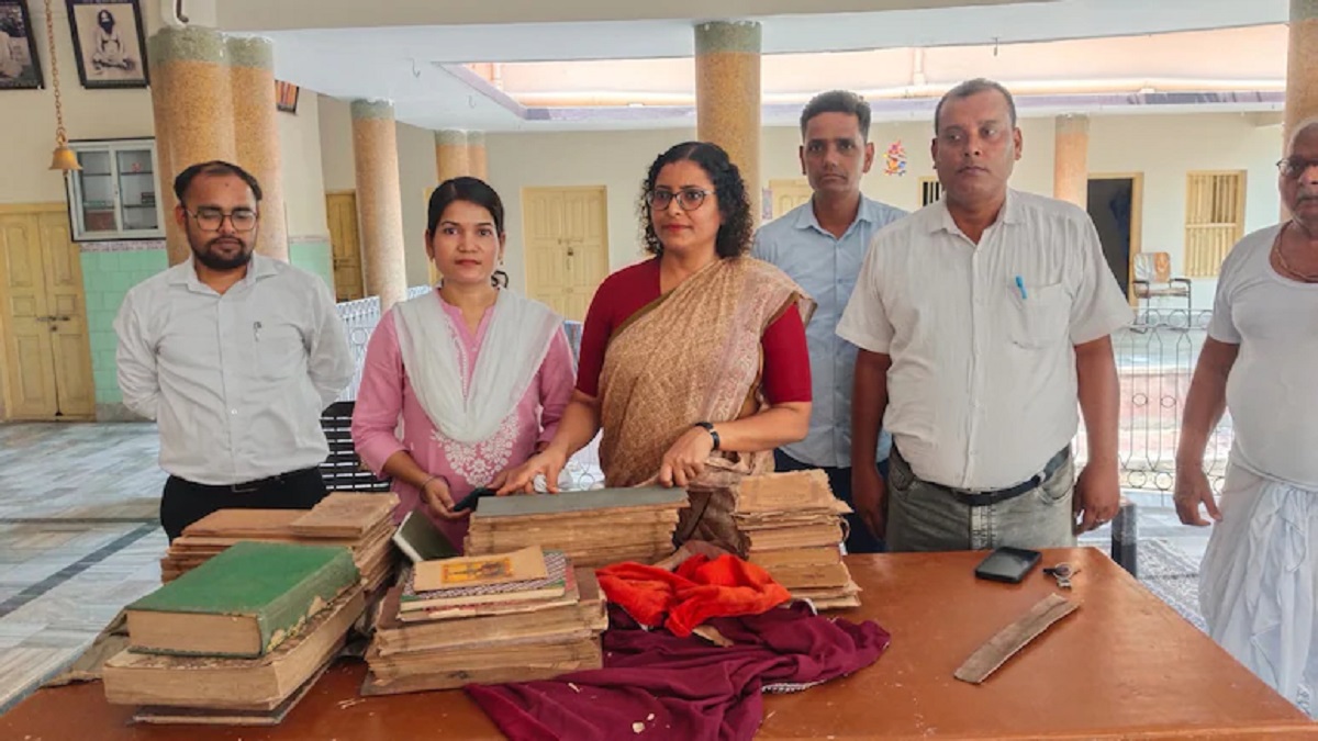बिहार के 143 साल पुरानी मंदिर में मिली 18 दुर्लभ पांडुलिपियां, छिपे हो सकते हैं कई बड़े रहस्य!
