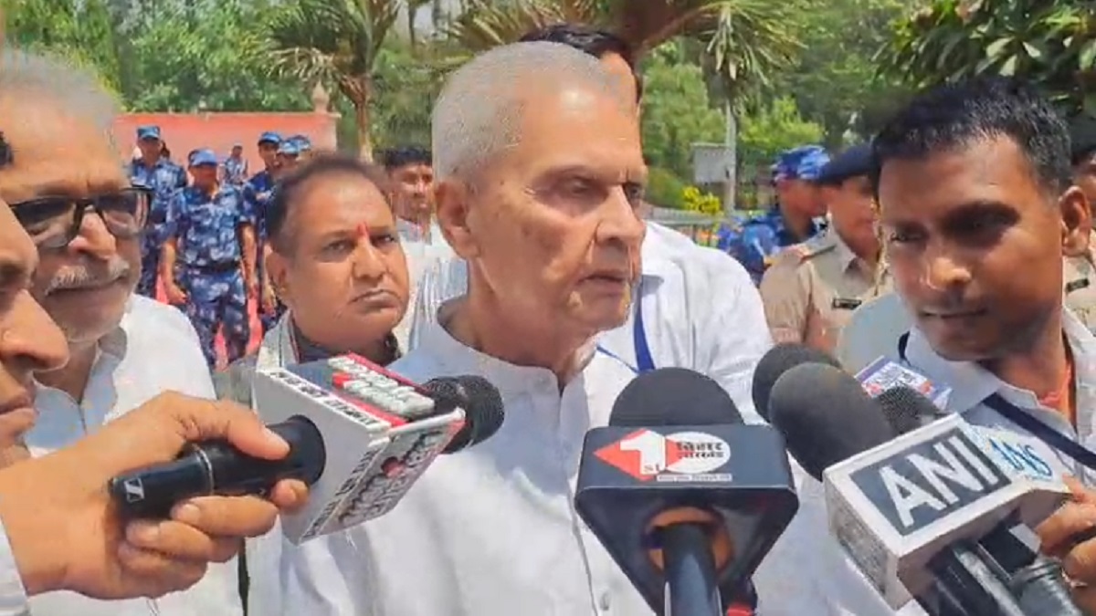 ‘पश्चिम बंगाल में बदलाव जरूरी’, वोटिंग के दौरान बमबाजी पर डिप्टी सीएम बिजेंद्र यादव का बड़ा बयान