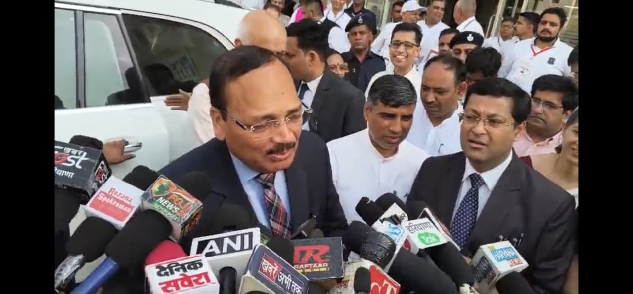 CBLU दीक्षांत समारोह: भिवानी पहुंचे CJI सूर्यकांत, बोले- “जज फैसला सुनाते समय नहीं करते AI का इस्तेमाल, विवेक ही सर्वोपरि”