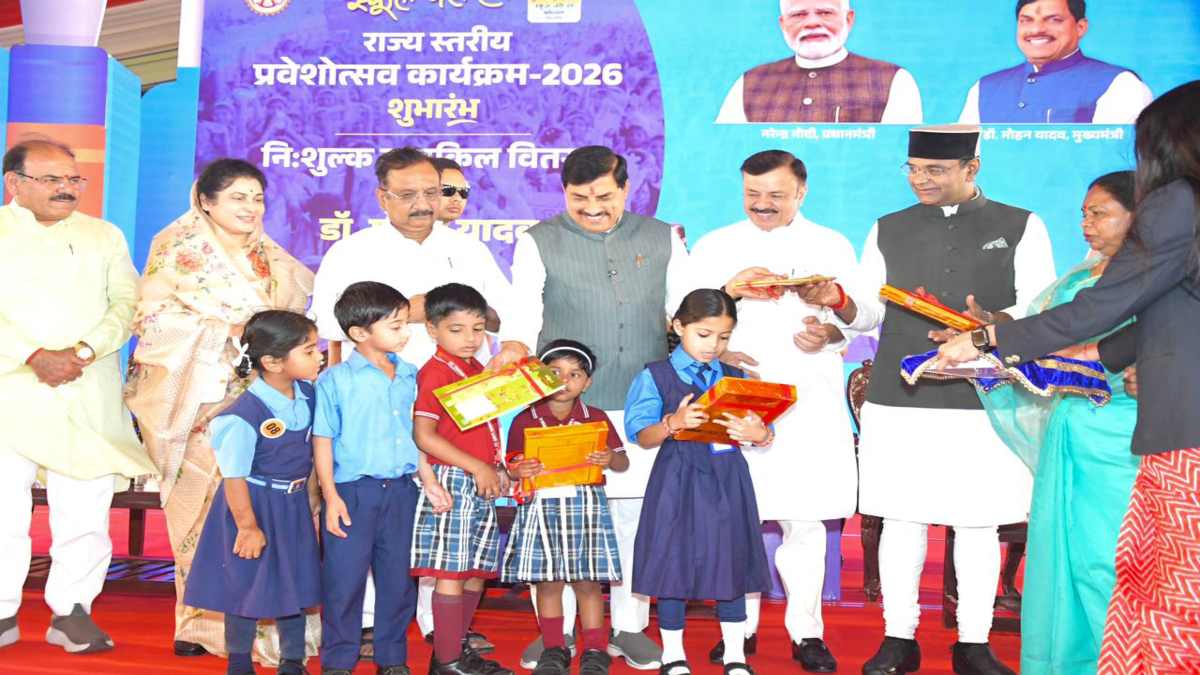 CM डॉ मोहन यादव ने किया ‘स्कूल चले अभियान-2026’ का शुभारंभ: बोले- हम सबका संकल्प हर बच्चा स्कूल आए, इस सत्र  1 करोड़ 45 लाख नामांकन का लक्ष्य 