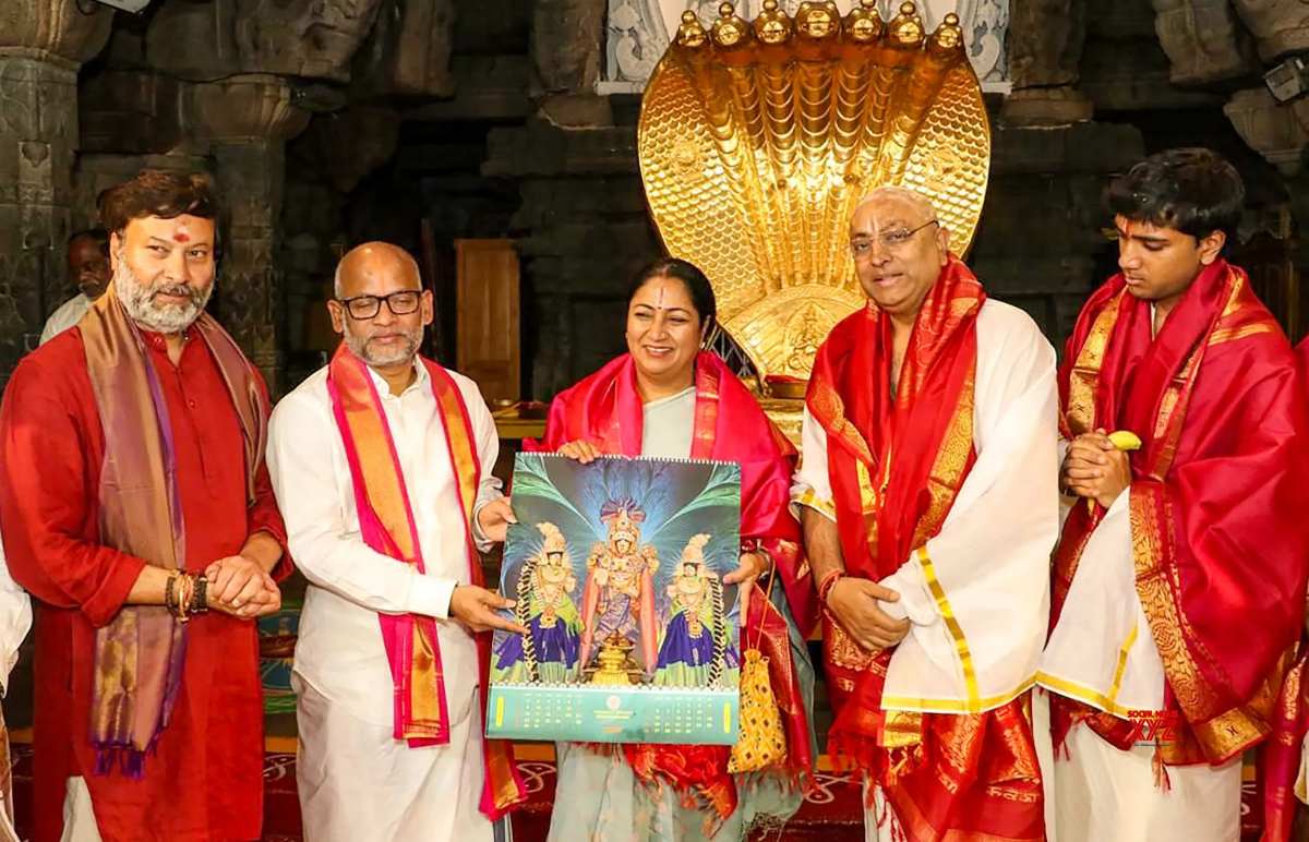 सीएम रेखा गुप्ता ने तिरुपति बालाजी के दर्शन किए, सोशल मीडिया पर लिखा- ‘भगवान वेंकटेश्वर की दिव्य मौजूदगी हमें…,’