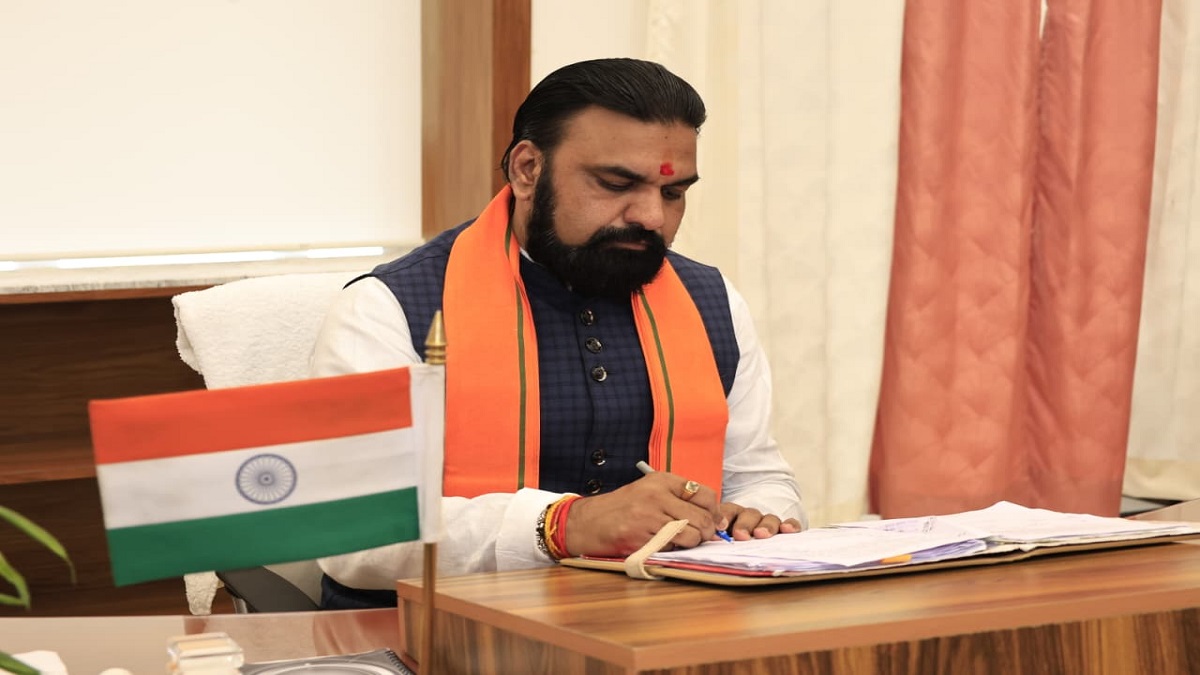 शपथ के बाद एक्शन में दिखें CM सम्राट, सचिवालय पहुंच संभाला कार्यभार, IAS अधिकारियों संग की हाई लेवल मीटिंग