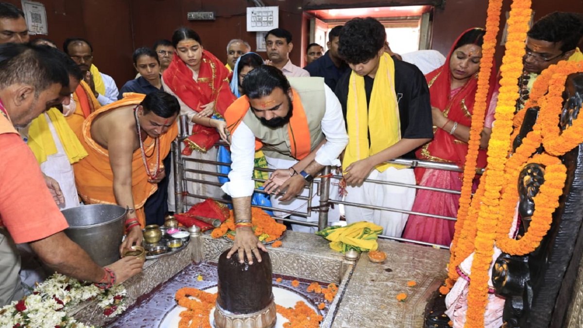 बाबा हरिहर नाथ मंदिर पहुंचे CM सम्राट चौधरी, परिवार के साथ की विशेष पूजा-अर्चना