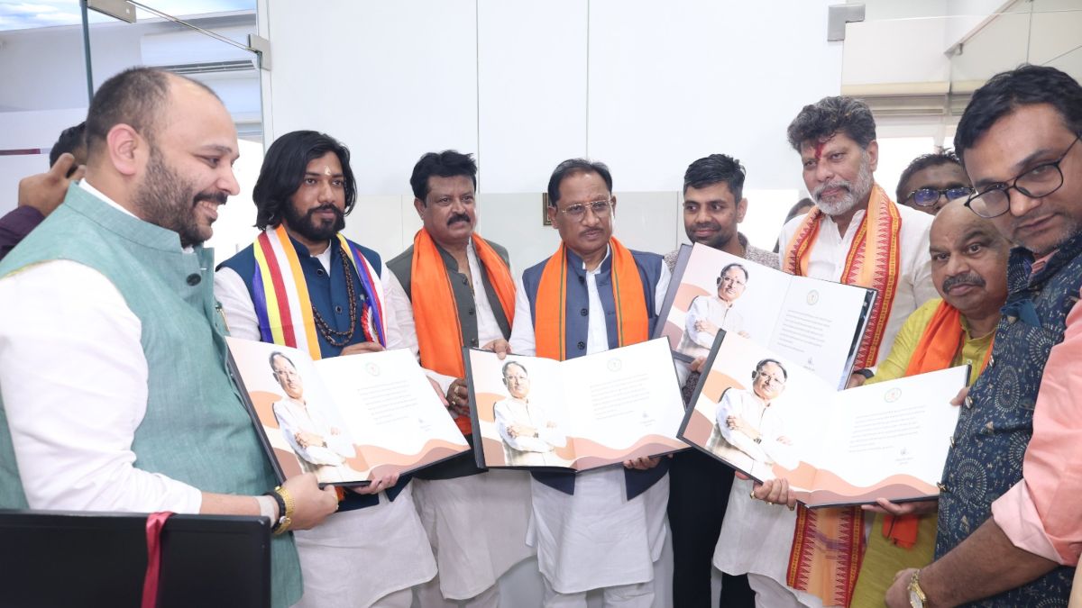 मुख्यमंत्री विष्णुदेव साय पहुंचे News24 MP-CG और Lalluram.com के दफ्तर, BJP अध्यक्ष, कैबिनेट मंत्री, विधायक सहित कई नेता भी रहे साथ