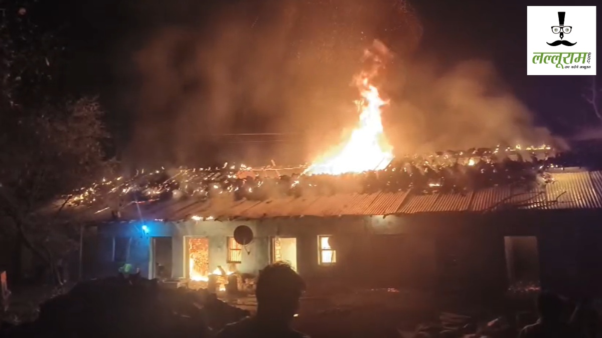 CG News : बंद मकान में लगी आग ने 9 घरों को चपेट में लिया, लोगों ने बाहर निकलकर बचाई जान, शॉर्ट सर्किट की आशंका