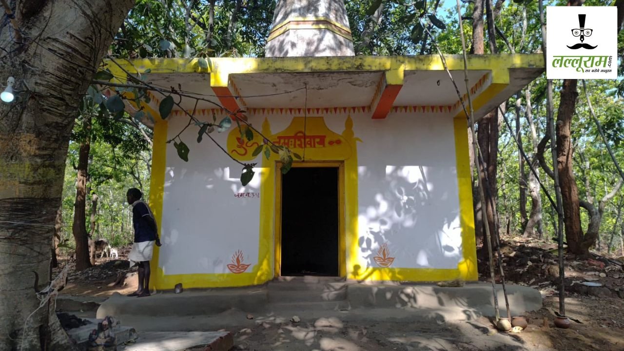 CG News : प्राचीन मंदिर में धावा… सोमवार रात शिवलिंग ही उठा ले गए चोर