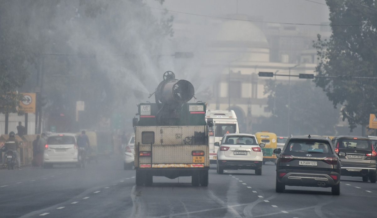 Delhi Air Pollution: दिल्ली वायु प्रदूषण पर CAQM का एक्शन, दिल्ली-NCR में 1765 इकाइयों को बंद करने का निर्देश