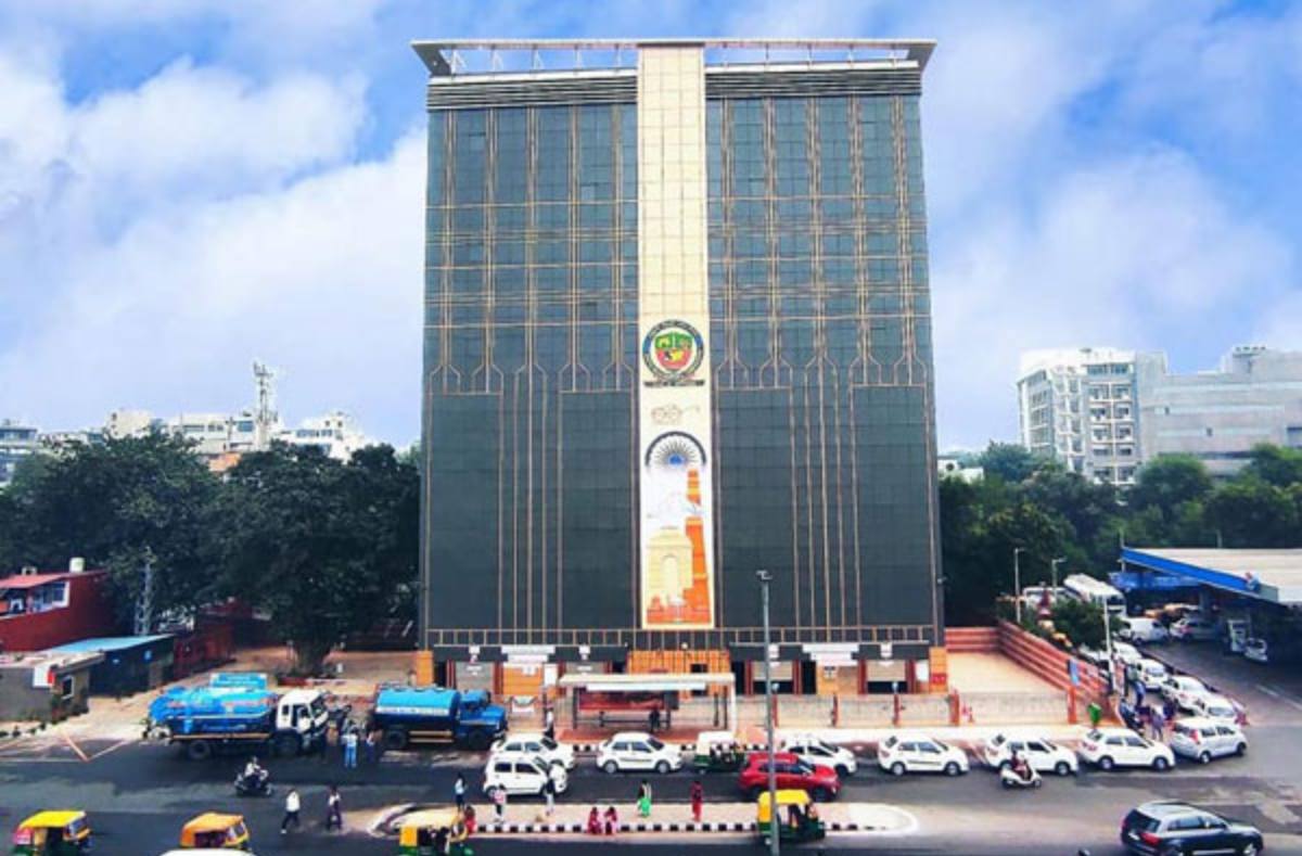 Delhi Parking Crisis: दिल्ली में पार्किंग संकट से मिलेगी राहत, 5 जगह पर बनेगी मल्टीलेवल पार्किंग्स