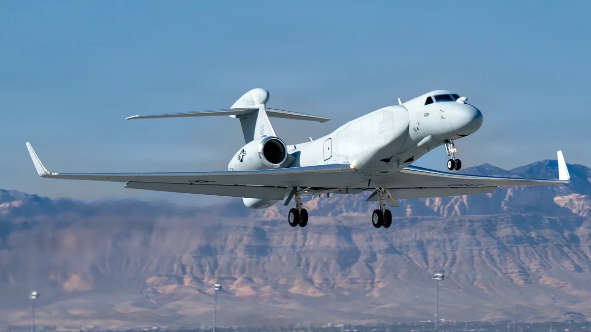 ईरान युद्ध में अमेरिका ने उतारा अपना सबसे खतरनाक हथियार, ‘EA-37B कम्पास कॉल लड़ाकू विमान’ ईरान को कर देगा अंधा, जानें इसे रडार और GPS का काल क्यों कहा जाता है?