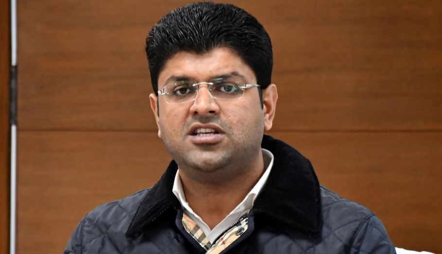 GJU हिसार FIR पर भड़के दुष्यंत चौटाला: बोले- सार्वजनिक क्यों नहीं किया गया रिपोर्ट?