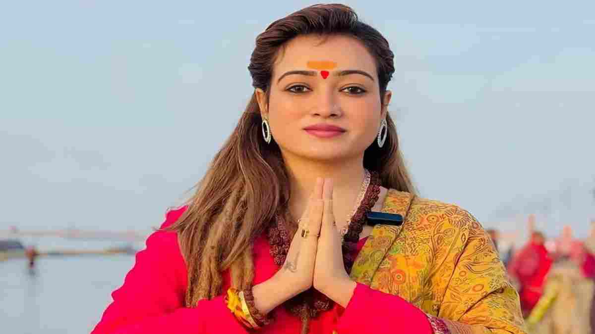 हर्षा रिछारिया के संन्यास पर विवाद, संत समाज ने उठाए सवाल, अनिलानंद महाराज बोले– ‘सनातन को बदनाम करने की साजिश’ 