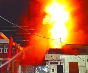 जालंधर में अवैध गैस रिफिलिंग से भयानक विस्फोट, लोहे का गेट उखड़ा; युवक गंभीर झुलसा