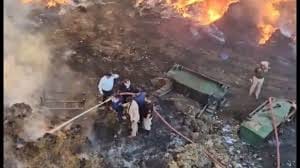 जालंधर में कबाड़ गोदाम में भीषण आग, बाइक समेत सब जलकर खाक, कई घर भी चपेट में