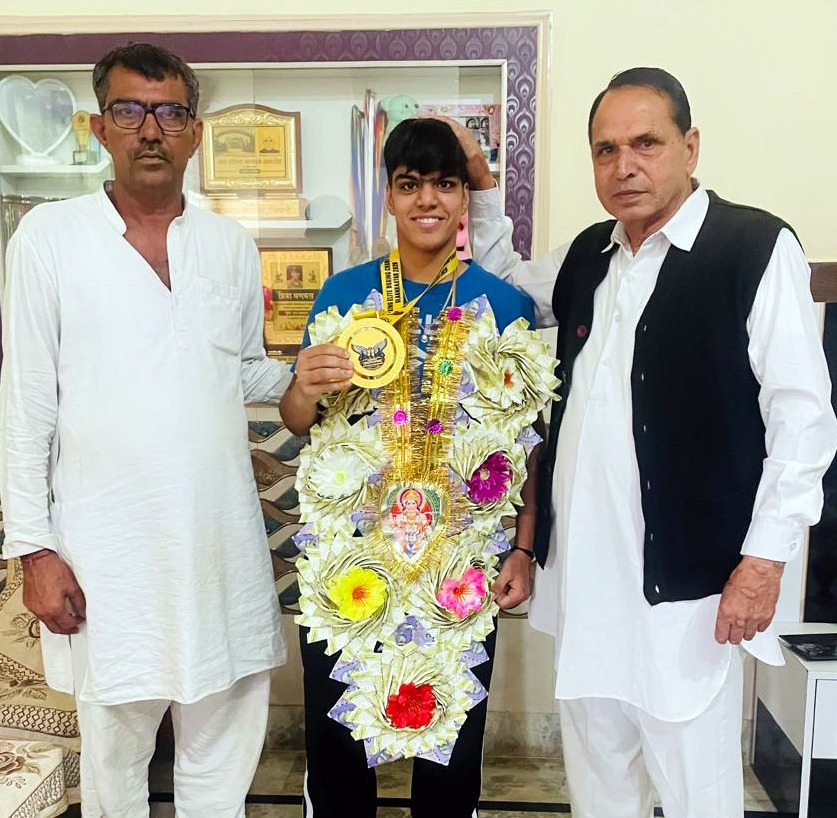 एशियन बॉक्सिंग चैंपियनशिप में प्रिया ने गोल्ड जीतकर किया देश का नाम ऊंचा : डा. फूल सिंह धनानाएशियन बॉक्सिंग चैंपियनशिप में स्वर्ण पदक विजेता प्रिया को भिवानी में किया सम्मानित