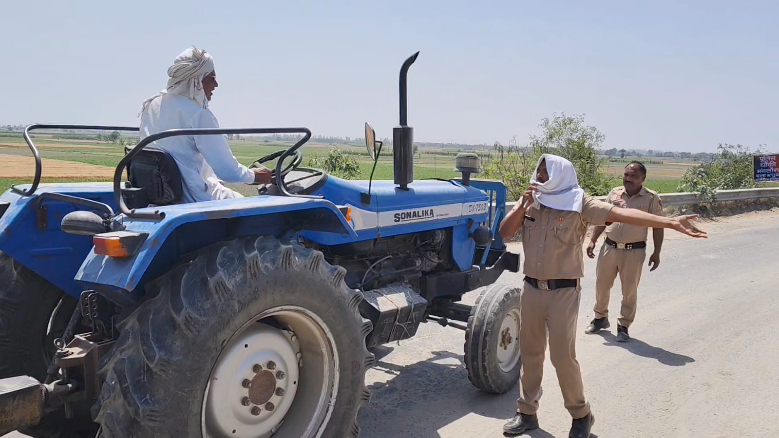 हरियाणा-यूपी बॉर्डर पर गेहूं से लदे ट्रैक्टर रोके गए, MFMB पंजीकरण अनिवार्य; किसानों ने भेदभाव का लगाया आरोप
