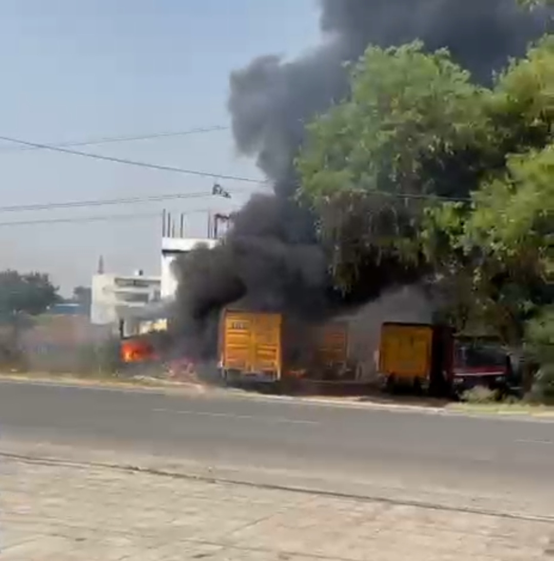 नूंह के कलवाड़ी कांड में भीषण आग: मिनटों में 5 गाड़ियां, टेंपो और जनरेटर जलकर राख