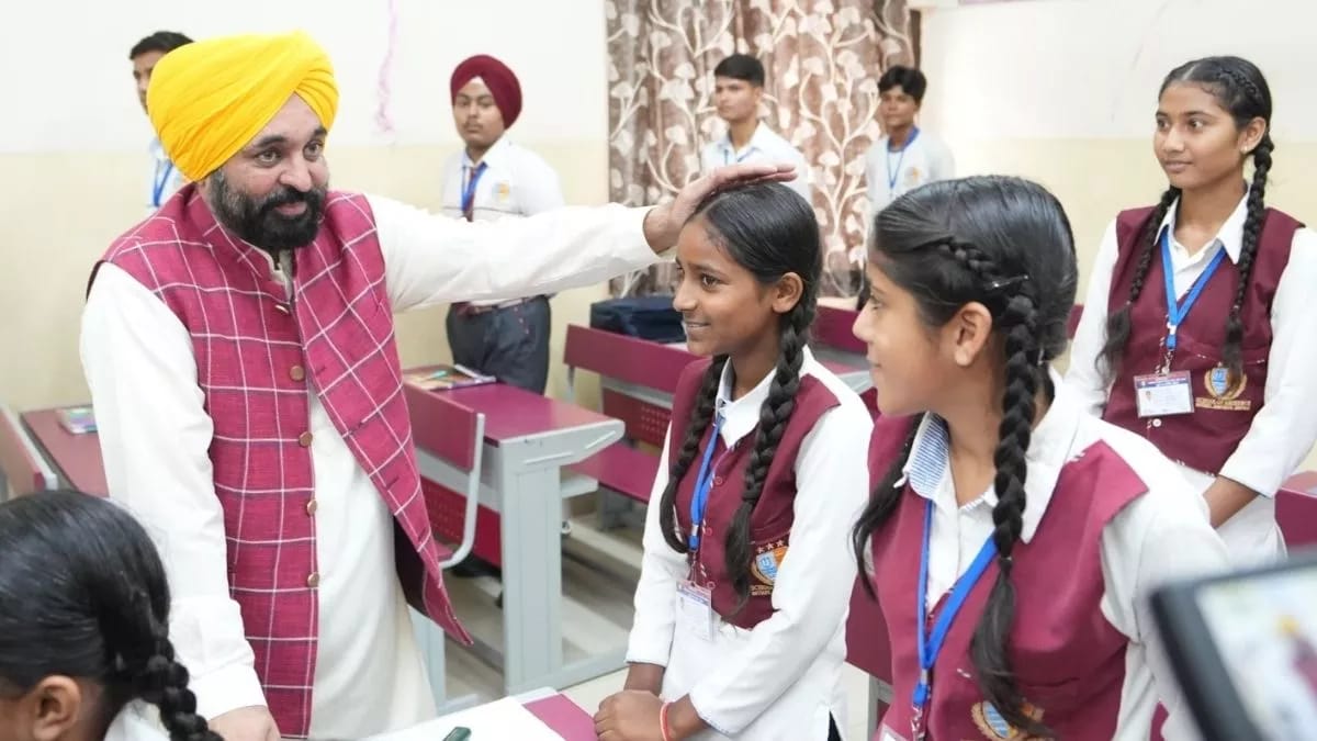 पंजाब में शिक्षा सुधार: अब PSEB निजी स्कूलों को सीधे किताबें सप्लाई करेगा