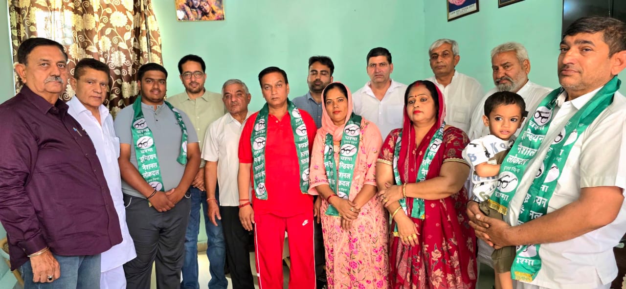 सोनीपत में इनेलो की चुनावी हुंकार: आनंद खत्री के नाम पर लगी मुहर, BJP छोड़ पार्टी में शामिल हुईं पूनम रोहिल्ला