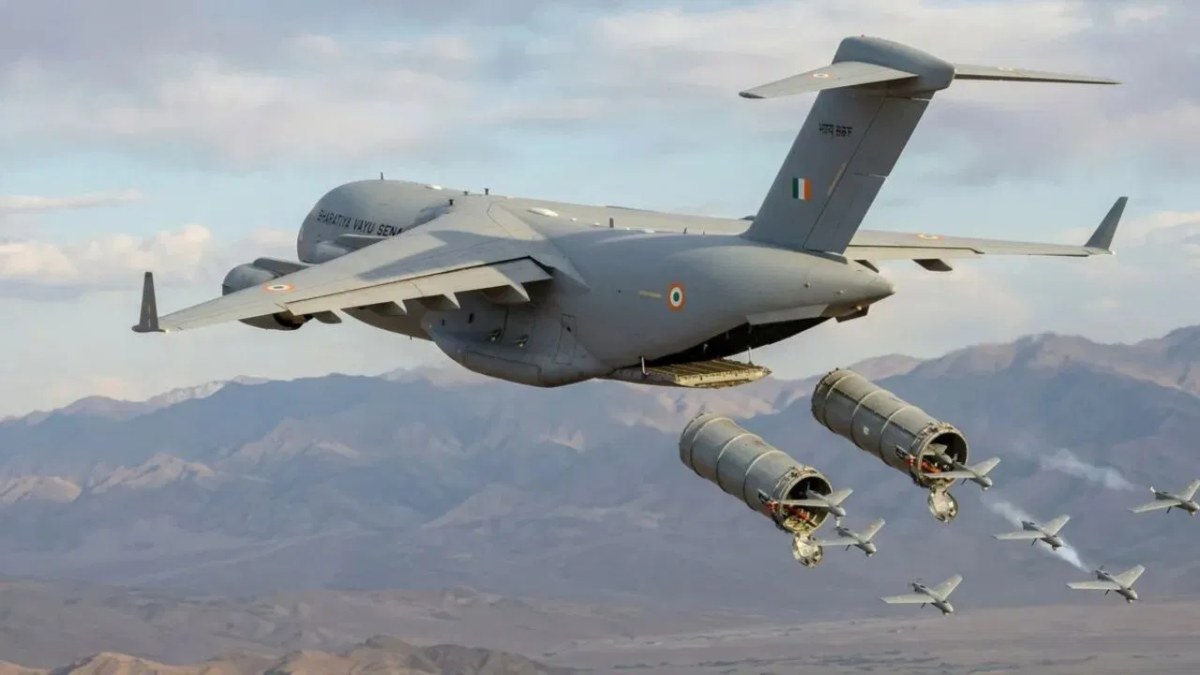 ADC-S Swarm Drone System: भारत आसमान से करेगा स्मार्ट हमला; ट्रांसपोर्ट विमान ‘C-17 ग्लोबमास्टर’ और ‘C-130J सुपर हरक्यूलिस’ बनेंगे ‘ड्रोन अटैक मशीन’, 500 किमी दूर से दुश्मन पर होगा वार