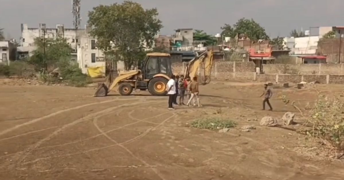 खंडवा में जमीन विवाद को लेकर FIR: कॉलोनाइजर अभय जैन के पिता-बेटे और निखिल देवारे पर केस दर्ज, ये है पूरा मामला