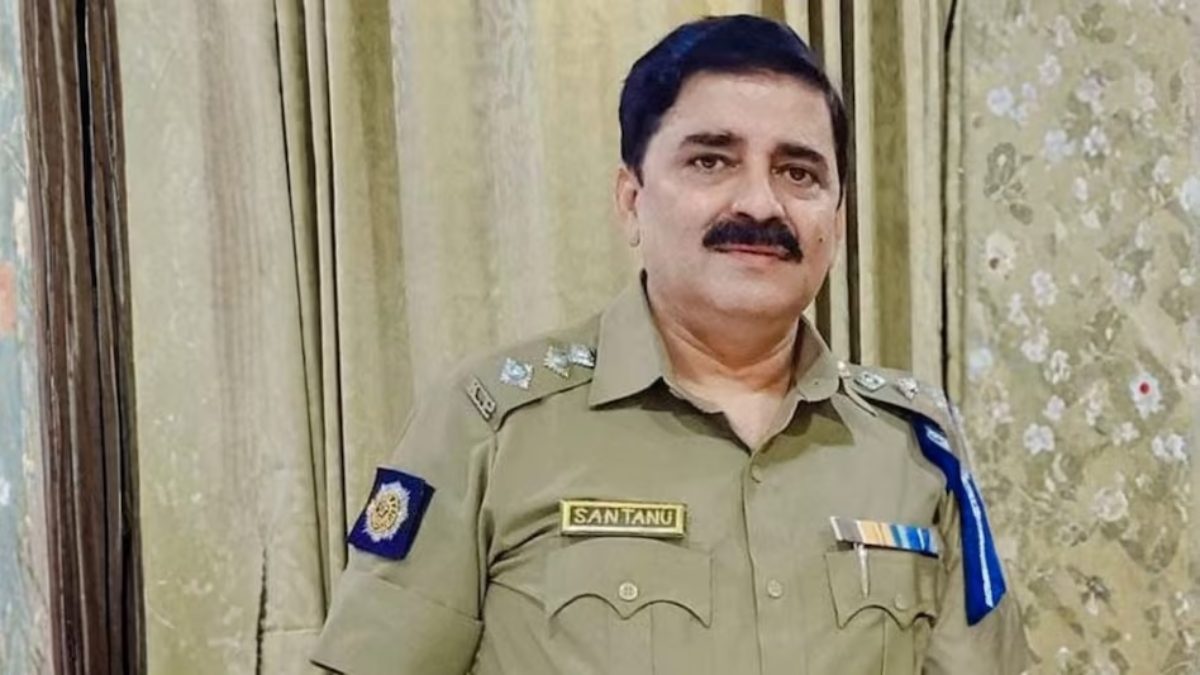 कोलकाता डीसीपी शांतनु सिन्हा के घर ED की छापेमारी, रंगदारी और सिंडिकेट रैकेट से जुड़े मामले में कार्रवाई, सीएम ममता के करीबी हैं