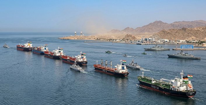 होर्मुज में भारतीय जहाजों की रफ्तार पर लगा ब्रेक, 16 कंटेनर को है नौसेना के ‘ग्रीन सिग्नल’ का इंतजार ; सुरक्षा का दिया गया हवाला