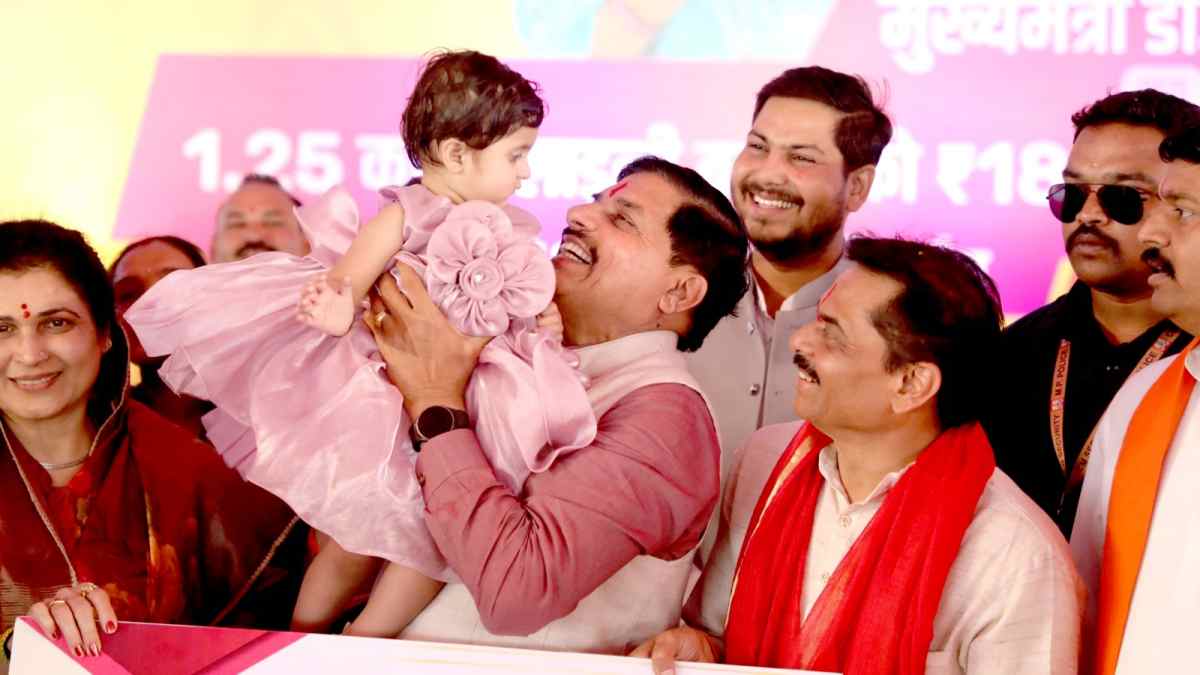 लाड़ली बहना योजना की 33वीं किश्त जारी: सीएम डॉ. मोहन ने ट्रांसफर किए 1836 करोड़ रुपए, ‘वंदे मातरम’ को लेकर कांग्रेस पर भड़के
