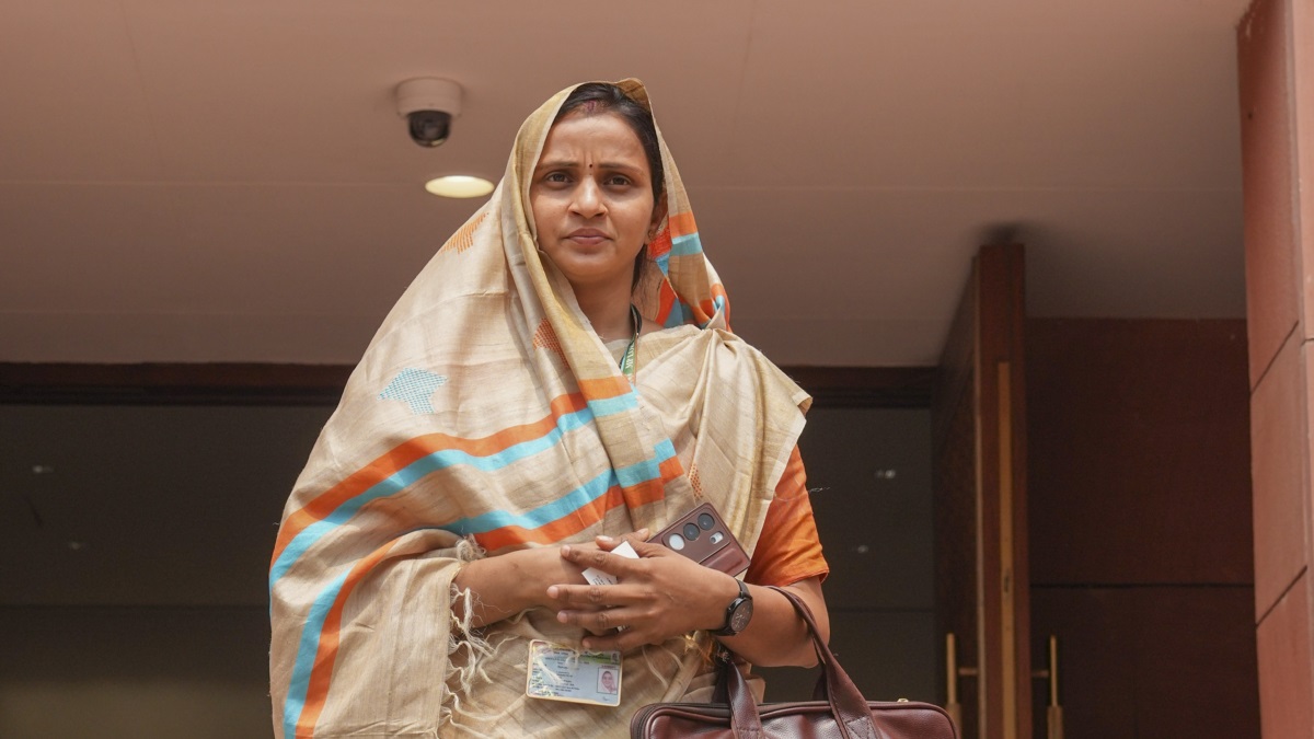 भरतपुर में हाईवोल्टेज ड्रामा: सांसद संजना जाटव ने डॉक्टर से पूछा- नींद में हो क्या? फिर कलेक्टर की बात सुन छूट गई हंसी!