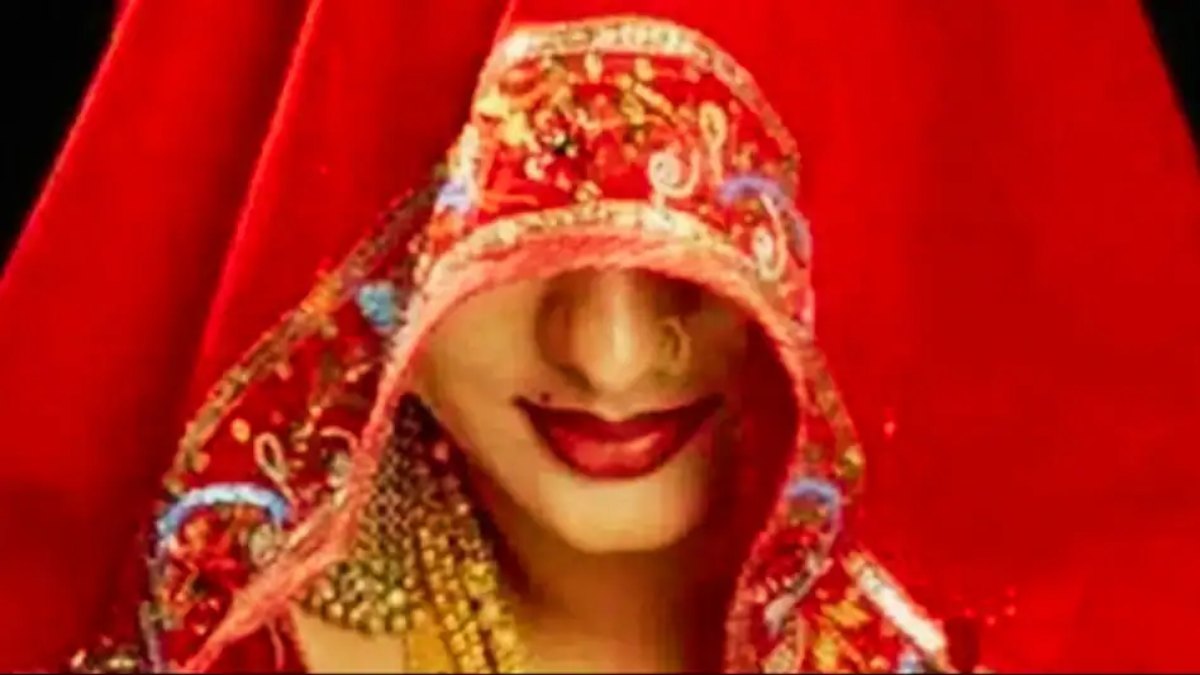 सौतेली मां को लेकर फरार हुआ नाबालिग बेटा; थाने पहुंचकर पति बोला- सर मुझे मेरी पत्नी ढूंढ कर दीजिए