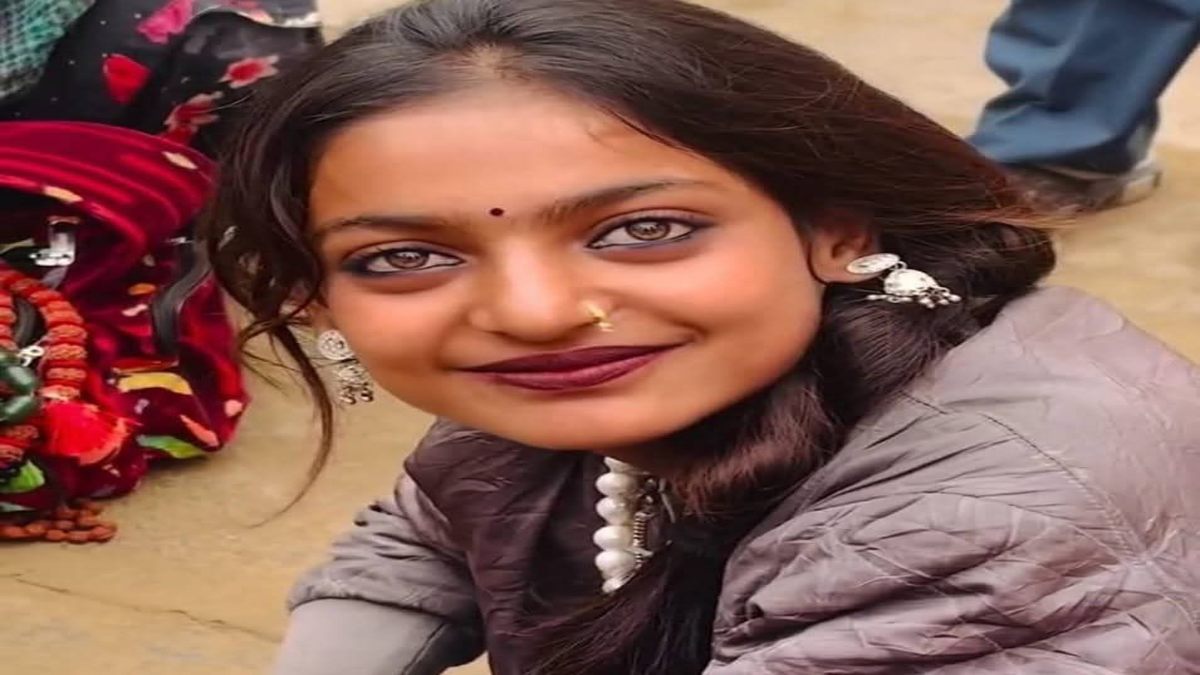 बड़ी खबरः कुंभ वायरल गर्ल मोनालिसा नाबालिग, राष्ट्रीय जनजातीय आयोग की जांच में हुआ बड़ा खुलासा