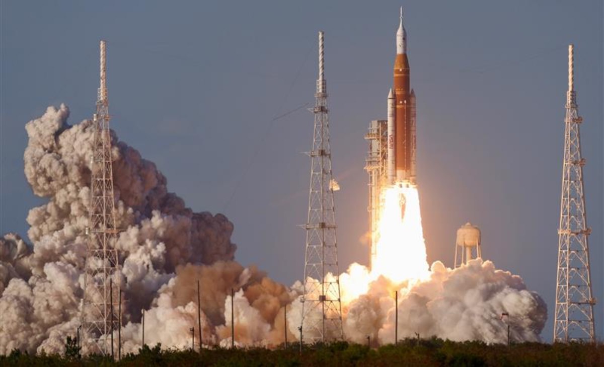 चांद अब दूर नहीं: नासा का आर्टेमिस II मिशन सफलतापूर्वक लॉन्च, 1972 के बाद पहली बार चांद के करीब पहुंचेगा इंसान