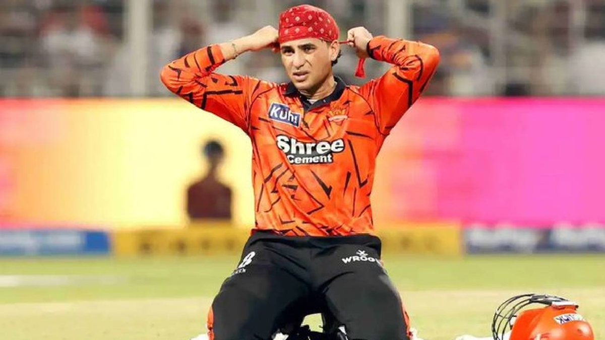 Abhishek Sharma के साथ ये क्या हुआ? पहले ठोका ‘अनोखा शतक’, फिर BCCI ने लिया कड़ा एक्शन, KKR vs SRH मैच में किस बात पर मचा बवाल