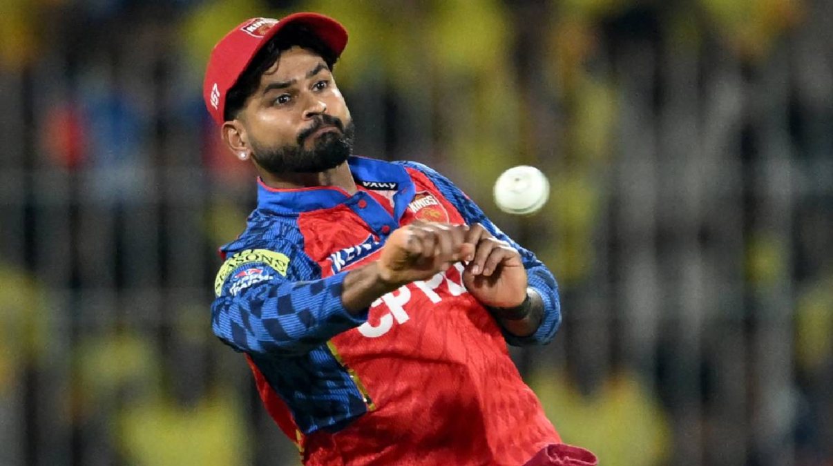 Shreyas Iyer Fined: BCCI ने श्रेयस अय्यर पर लिया बड़ा एक्शन, 2 बार हुई एक जैसी गलती, क्यों लगाया गया लाखों का जुर्माना?