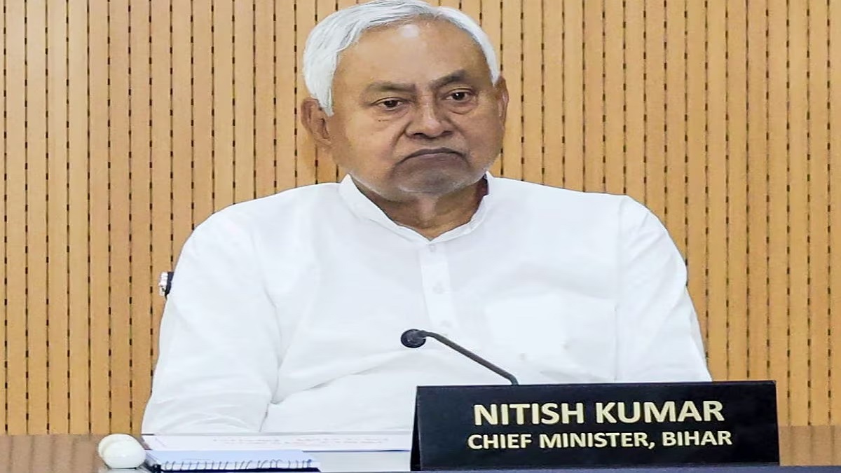 दिल्ली रवाना होने से पहले CM नीतीश ने बुलाई अहम बैठक, मुख्यमंत्री पद से इस्तीफा देने से पहले ले सकते हैं कई बड़े फैसले