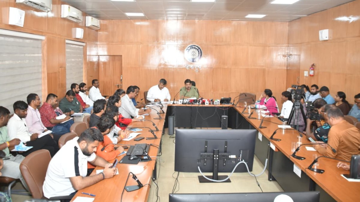 रायपुर रेल मंडल का शानदार प्रदर्शन: 2025-26 में 4983 करोड़ का हुआ राजस्व प्राप्त, 46.44 मिलियन टन माल लदान, ‘शून्य दुर्घटना’ का रिकॉर्ड, यात्री सुविधाओं में भी विस्तार