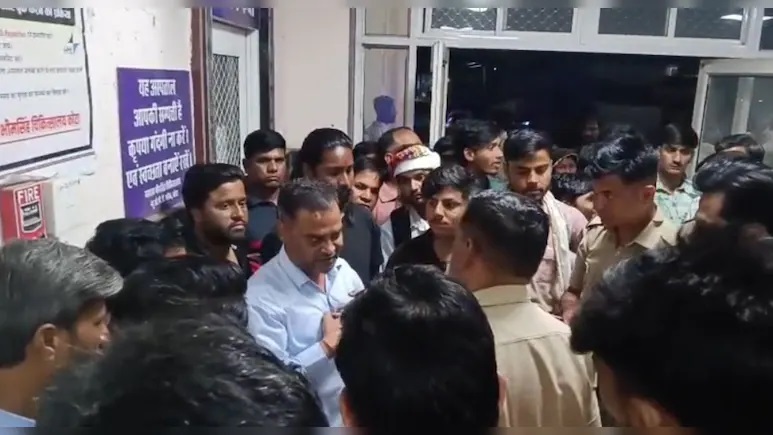 Rajasthan News: कोटा के MBS अस्पताल में भारी बवाल, डॉक्टर-स्टाफ से मारपीट के बाद काम बंद, पुलिस ने 2 को दबोचा
