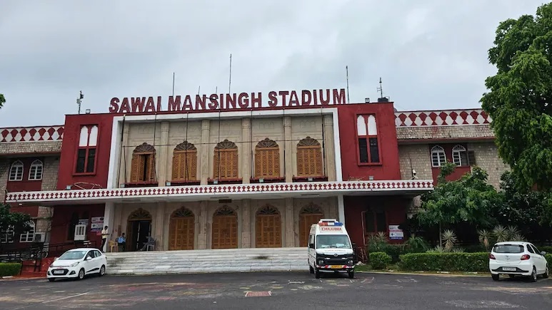 IPL 2026: जयपुर के छात्रों की चांदी! सिर्फ 500 रुपये में देखें RR vs SRH मैच, जानें टिकट कब और कहां मिलेगा